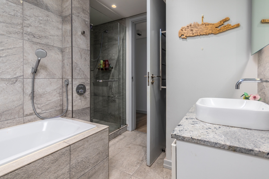 2 Bedroom Property for Sale in Sea Point Western Cape